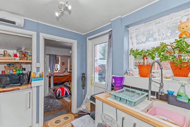 1 Broad Green, Wellingborough, NN8 4LE 8