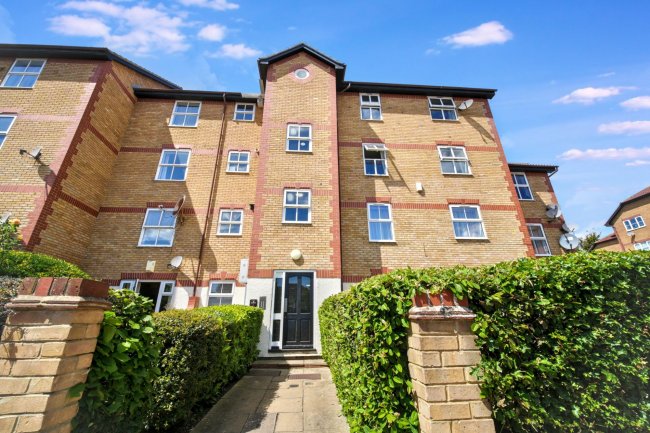 28 Kennet Square, Mitcham, CR4 3RR 2