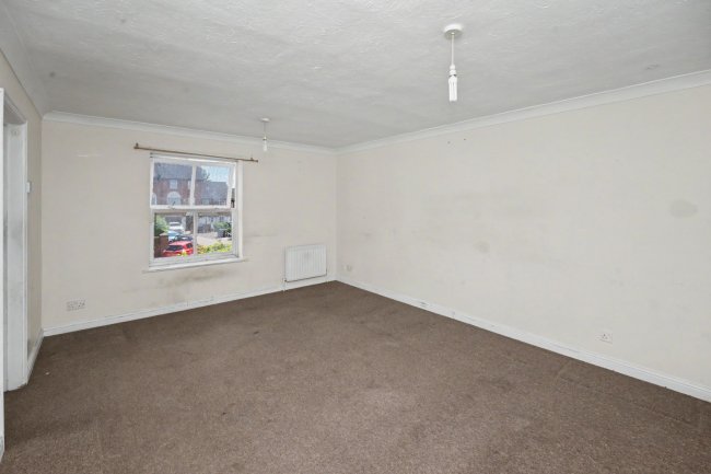 28 Kennet Square, Mitcham, CR4 3RR 2