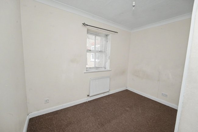 28 Kennet Square, Mitcham, CR4 3RR 2