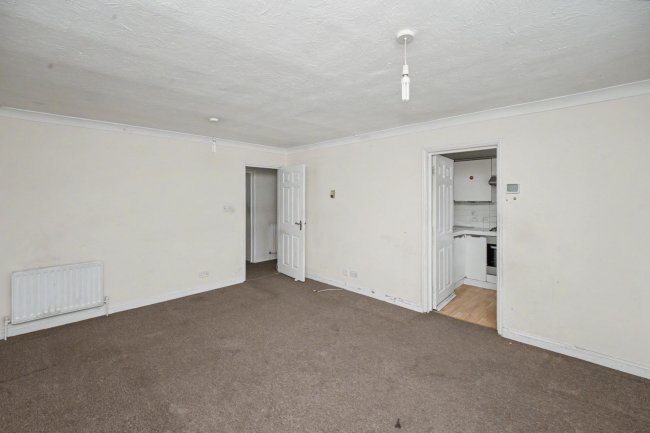 28 Kennet Square, Mitcham, CR4 3RR 2