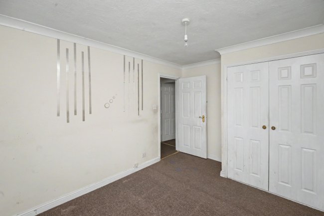 28 Kennet Square, Mitcham, CR4 3RR 2
