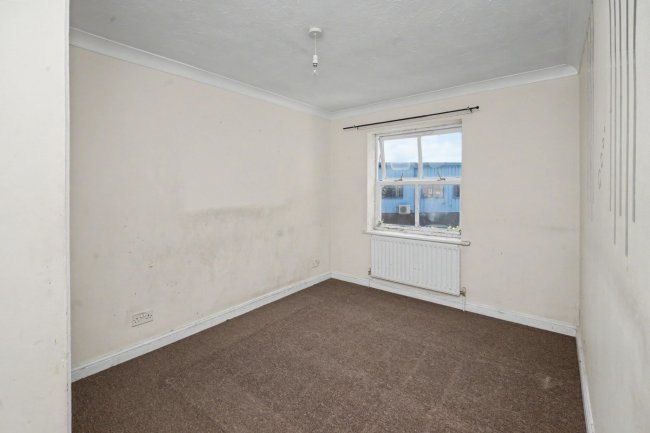 28 Kennet Square, Mitcham, CR4 3RR 2