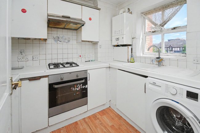 28 Kennet Square, Mitcham, CR4 3RR 2