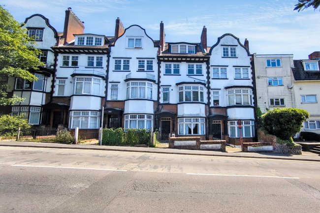 Flat 4, 445 Christchurch Road, Bournemouth BH1 4AB 6