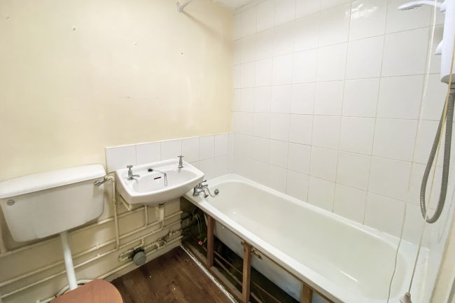 13 Bailey House, Forman Street, Calne, Wiltshire, SN11 8PG 3