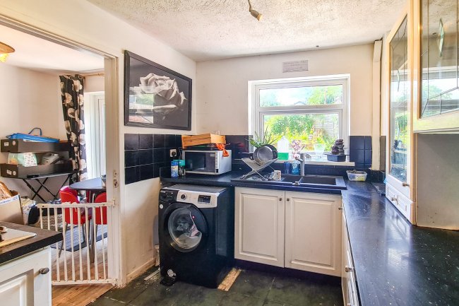 60 Ty-Draw, Church Village, Pontypridd, South Wales, CF38 1UF 2