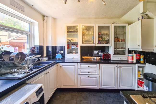 60 Ty-Draw, Church Village, Pontypridd, South Wales, CF38 1UF 2