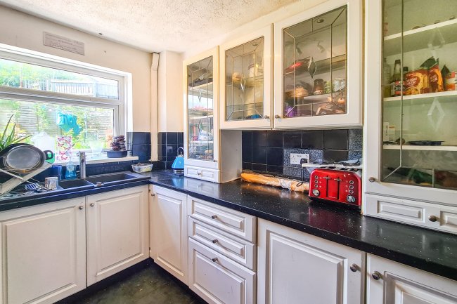 60 Ty-Draw, Church Village, Pontypridd, South Wales, CF38 1UF 2