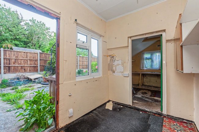 59 Dale Road, Crayford, Dartford, DA1 3PG 10