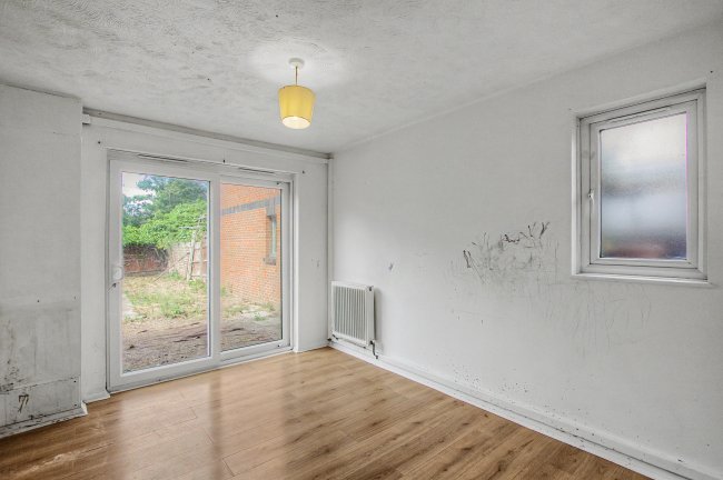 7 Pitfield Crescent, Thamesmead, London, SE28 8RG 4