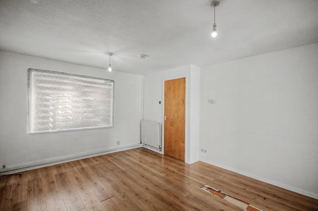 7 Pitfield Crescent, Thamesmead, London, SE28 8RG 4