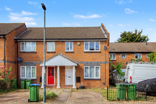 7 Pitfield Crescent, Thamesmead, London, SE28 8RG 4