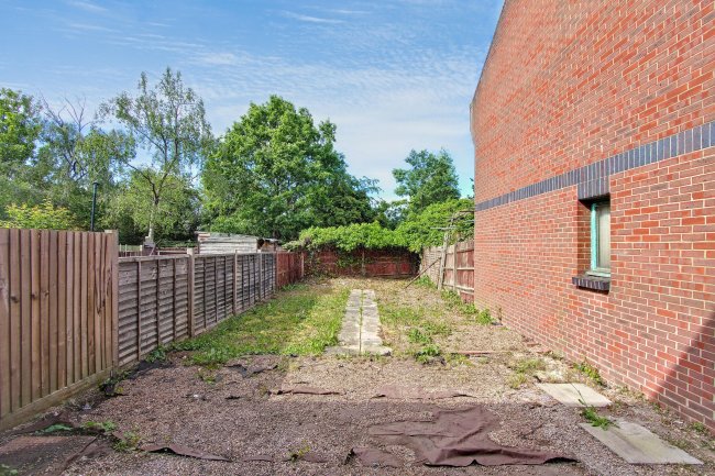 7 Pitfield Crescent, Thamesmead, London, SE28 8RG 4