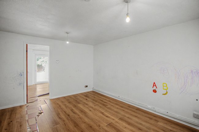 7 Pitfield Crescent, Thamesmead, London, SE28 8RG 4