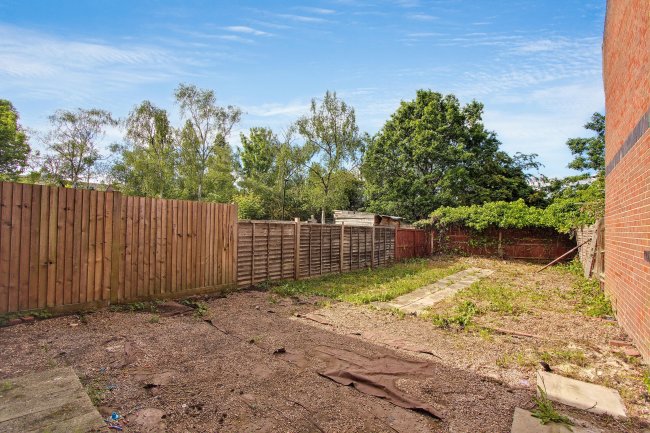 7 Pitfield Crescent, Thamesmead, London, SE28 8RG 4