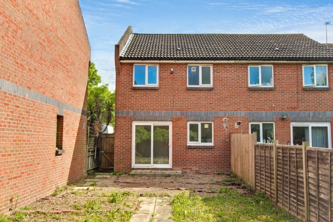 7 Pitfield Crescent, Thamesmead, London, SE28 8RG 4