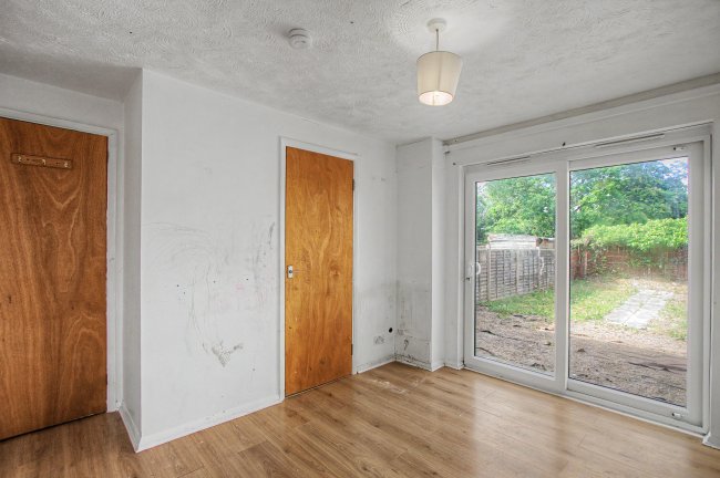 7 Pitfield Crescent, Thamesmead, London, SE28 8RG 4