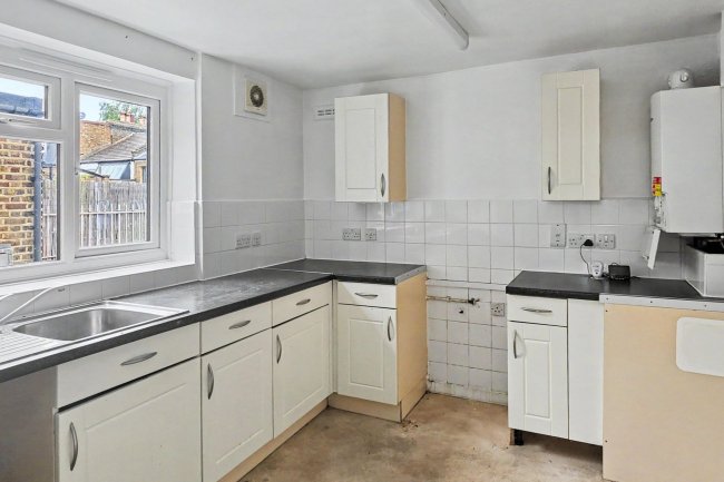 66B Gayford Road, London W12 9BW 6