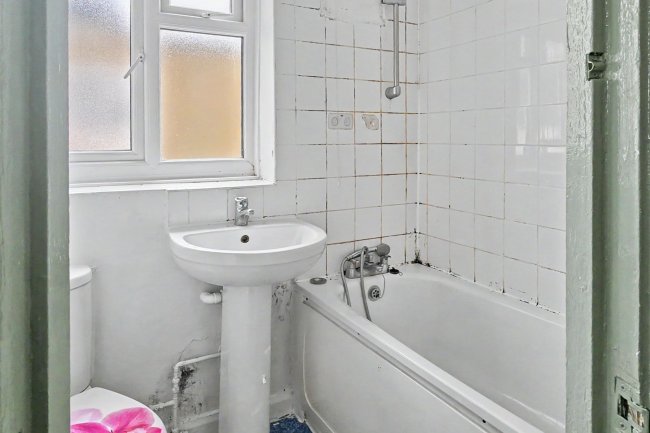 66B Gayford Road, London W12 9BW 6
