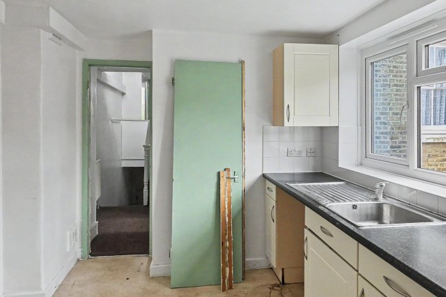 66B Gayford Road, London W12 9BW 6