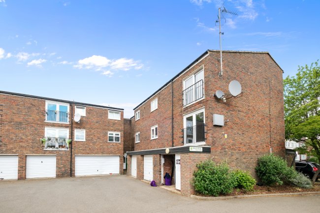 Flat 24 Warren Bank, Simpson, Milton Keynes, MK6 3AQ 5