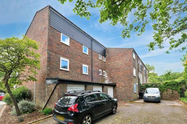 Flat 24 Warren Bank, Simpson, Milton Keynes, MK6 3AQ 5