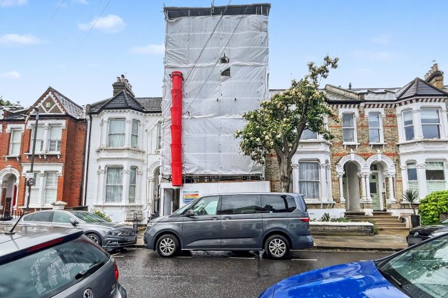 119 Ravenslea Road, Balham, London SW12 8RT 4
