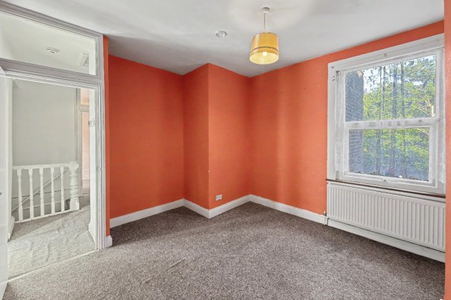 2b Woodside Gardens, Tottenham, London N17 6UY 9
