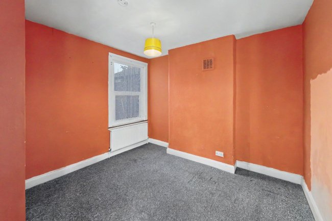 2b Woodside Gardens, Tottenham, London N17 6UY 9
