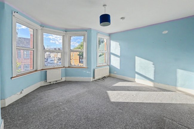 2b Woodside Gardens, Tottenham, London N17 6UY 9
