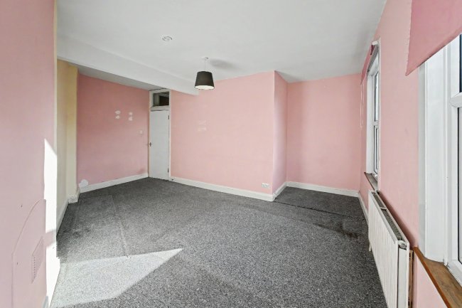 2b Woodside Gardens, Tottenham, London N17 6UY 9