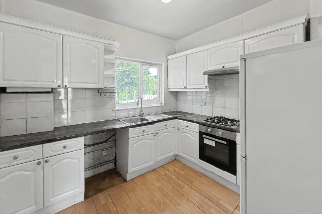 2b Woodside Gardens, Tottenham, London N17 6UY 9