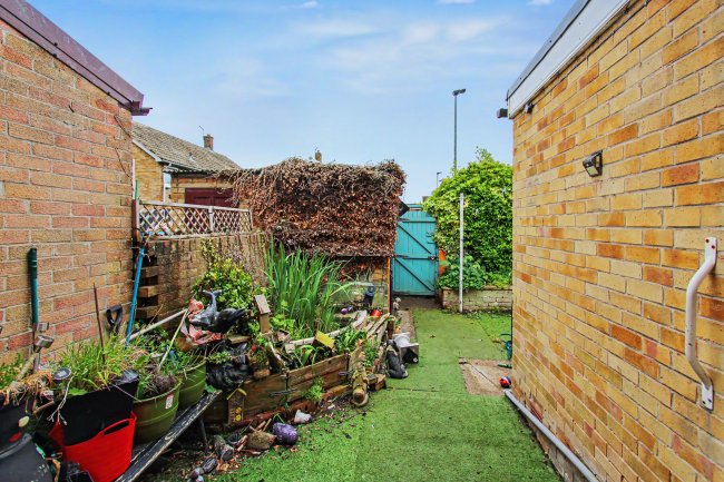 6 Silkstone View, Hoyland, Barnsley S74 0QR 3