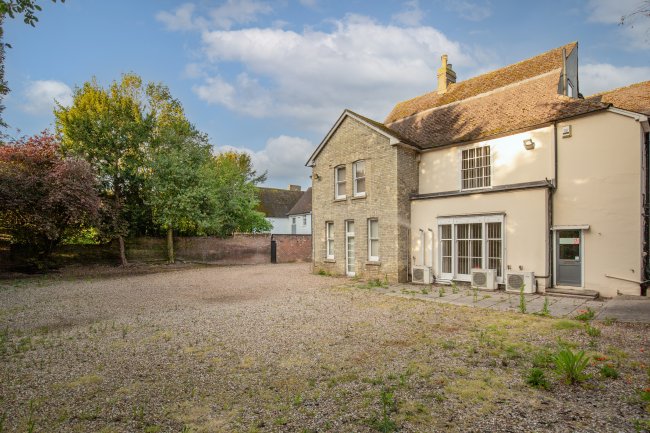 43 Kneesworth Street, Royston, SG8 5AB 25