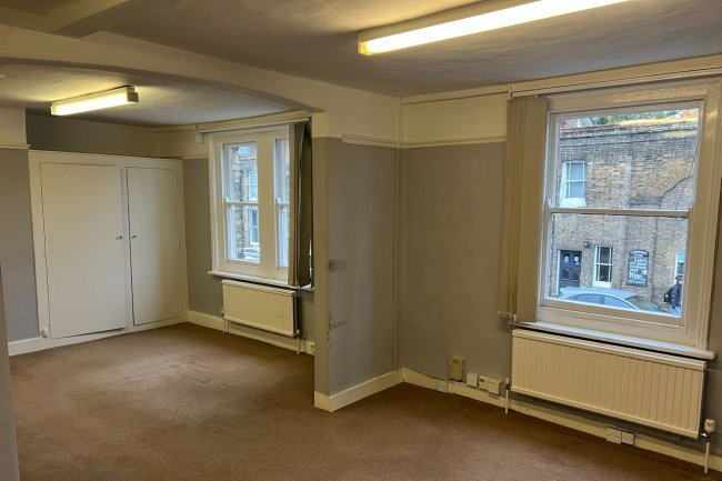 43 Kneesworth Street, Royston, SG8 5AB 25