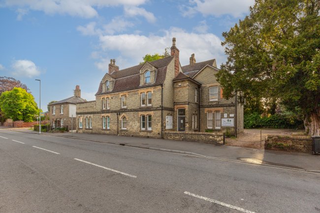 43 Kneesworth Street, Royston, SG8 5AB 25