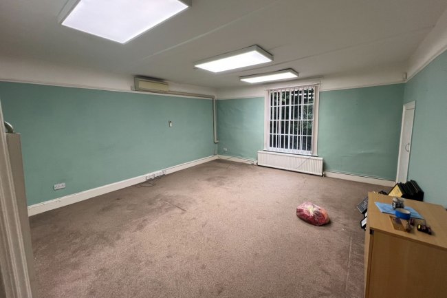43 Kneesworth Street, Royston, SG8 5AB 25