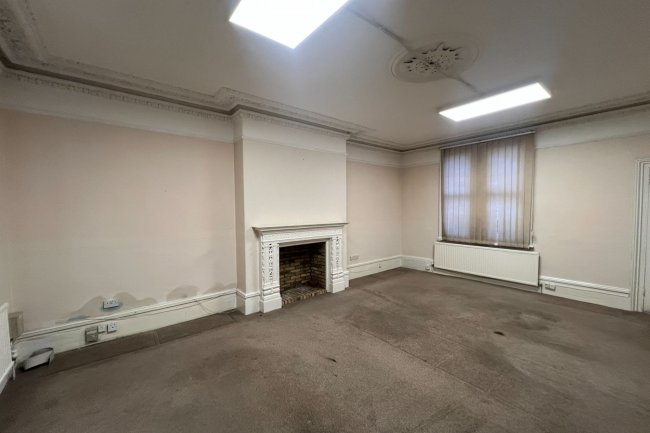 43 Kneesworth Street, Royston, SG8 5AB 25