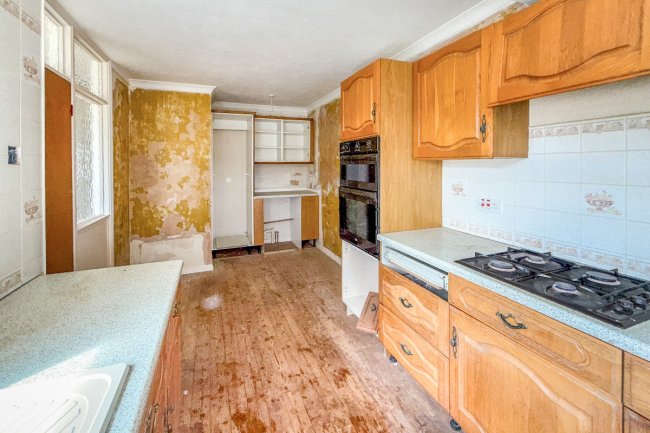 5 Purbeck Avenue, Torquay, TQ2 6UL 7