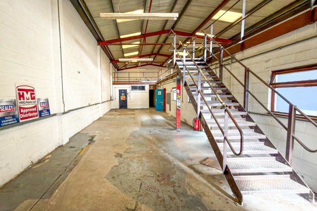 Unit 17, Tait Road Industrial Estate, Croydon CR0 2DP 3