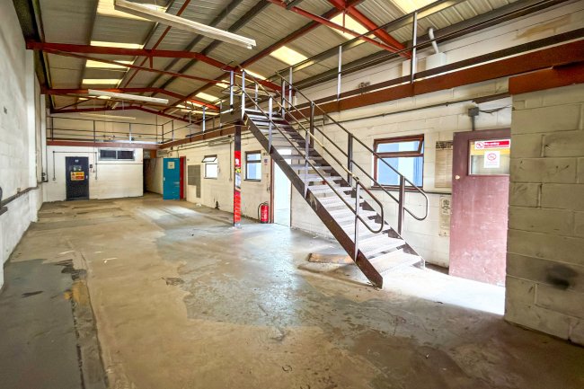 Unit 17, Tait Road Industrial Estate, Croydon CR0 2DP 3