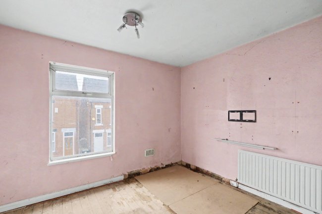 127 St Albans Road, Daybrook, Nottinghamshire NG5 6GT 2