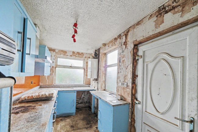 127 St Albans Road, Daybrook, Nottinghamshire NG5 6GT 2