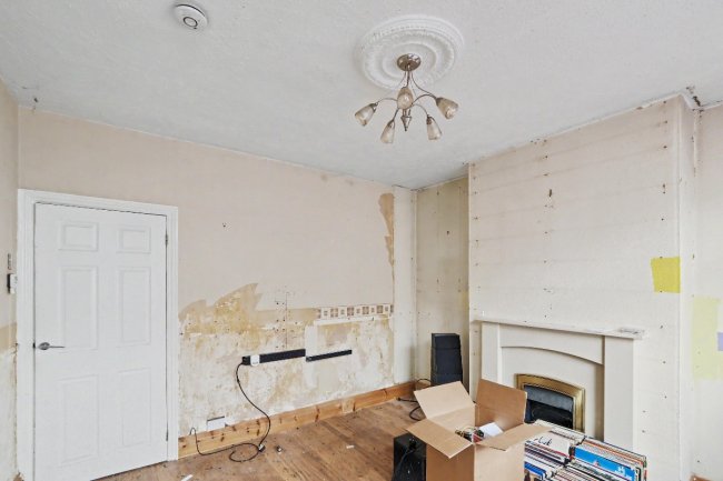 127 St Albans Road, Daybrook, Nottinghamshire NG5 6GT 2