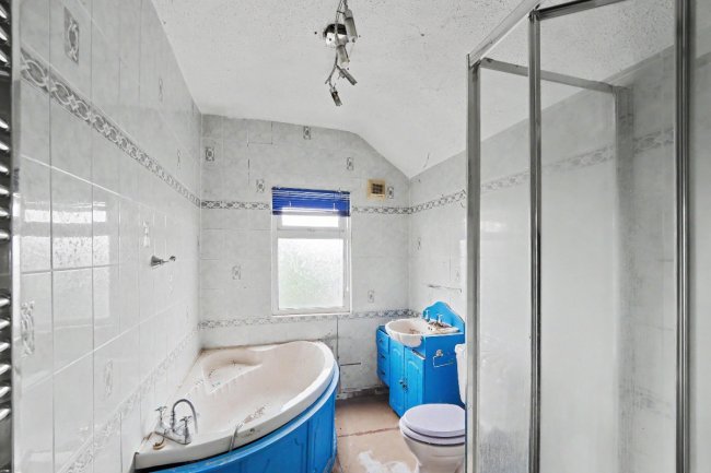 127 St Albans Road, Daybrook, Nottinghamshire NG5 6GT 2