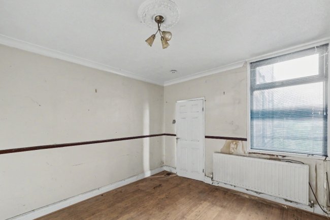 127 St Albans Road, Daybrook, Nottinghamshire NG5 6GT 2