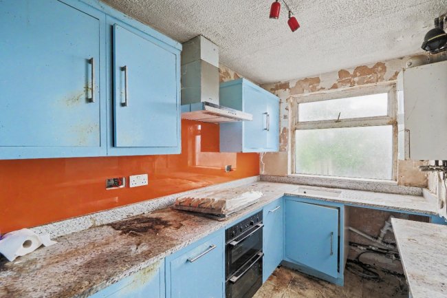 127 St Albans Road, Daybrook, Nottinghamshire NG5 6GT 2