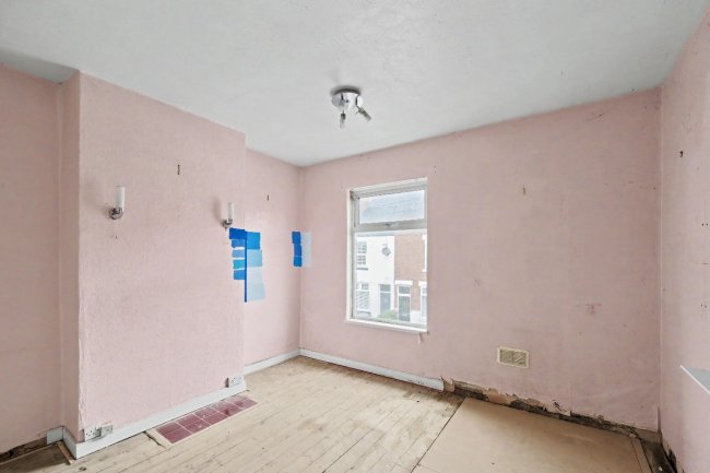 127 St Albans Road, Daybrook, Nottinghamshire NG5 6GT 2