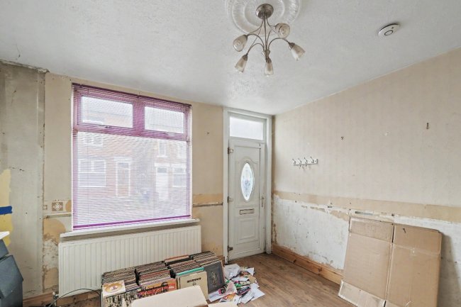 127 St Albans Road, Daybrook, Nottinghamshire NG5 6GT 2